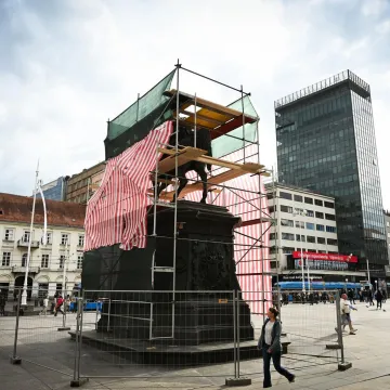 Bana Jelačića prekrili skelama i platnom: Doznajemo &scaron;to se događa u Zagrebu