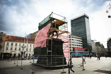 Bana Jelačića prekrili skelama i platnom: Doznajemo &scaron;to se događa u Zagrebu