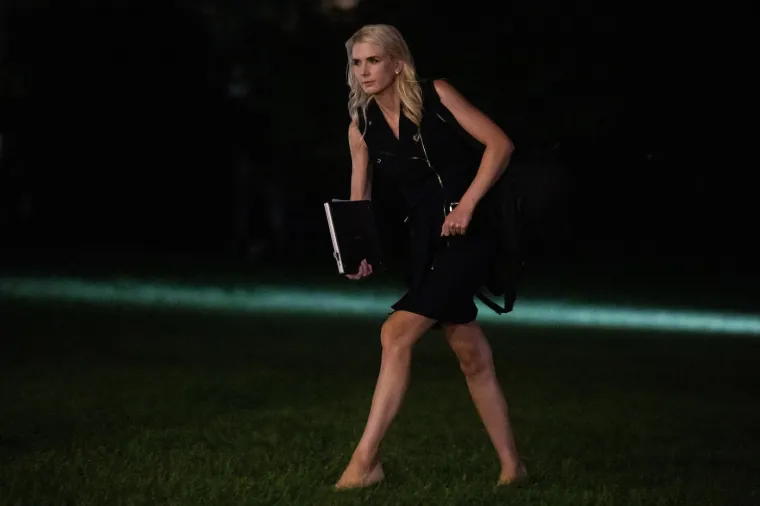 Ova žena ima ključnu ulogu kod Trumpa, zovu je ljudski printer: 'Jedino ste mi vi važni'