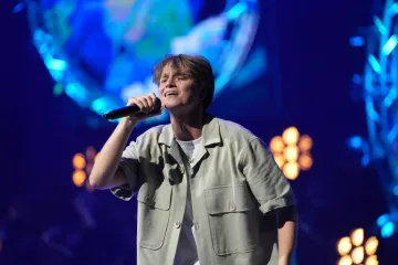 Internet bruji o natpisu koji je Jakov Jozinović nosio u Beogradu: Poslao jasnu poruku