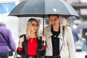 Ki&scaron;a pokvarila planove lijepim Riječankama s Korza: Ovako su se borile protiv ružnog vremena