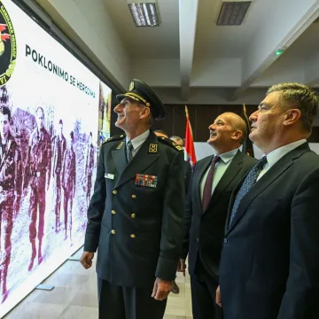 Milanović na 35. godi&scaron;njici 'Gromova': 'O svojoj sudbini i svojoj vojsci odlučujemo sami'