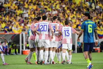 Englezi nas opet ismijavaju: 'Hrvatski dres djeluje kako kombinacija jakne i ko&scaron;ulje'