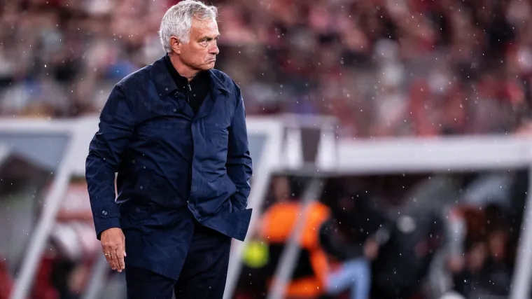Mourinho: 'Pogledajte koliko sijede kose, puno je lak&scaron;e biti igrač nego trener'