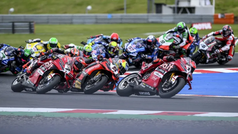 Superbike: Sjajni Talijan se prvi puta morao potruditi da dođe do pobjede