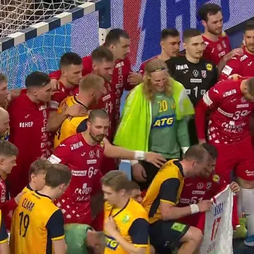 Hrvati nakon osam godina slavili protiv &Scaron;vedske, pa se fotografirali s dresom bolesnog suigrača