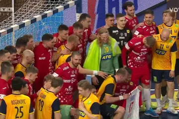 Hrvati nakon osam godina slavili protiv &Scaron;vedske, pa se fotografirali s dresom bolesnog suigrača