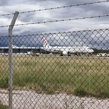 Istraga je počela, Croatia Airlines o spornom zrakoplovu: 'Star je tek 11 mjeseci'