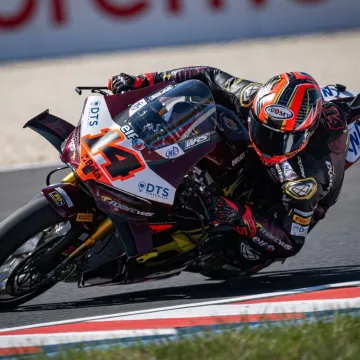 Lowes u napetoj 'bitci' sa Surrom pao s motora
