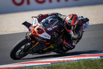 Lowes u napetoj 'bitci' sa Surrom pao s motora