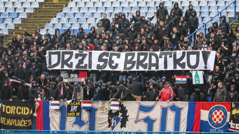 Torcida na ki&scaron;nom Maksimiru poslala poruku igračima Hajduka