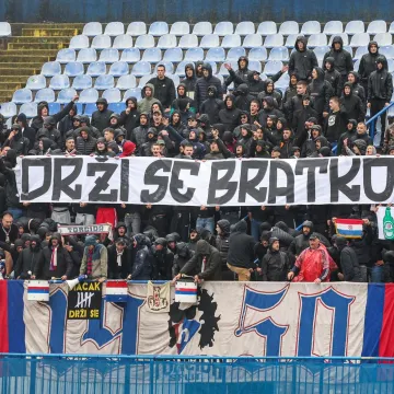 Torcida na ki&scaron;nom Maksimiru poslala poruku igračima Hajduka