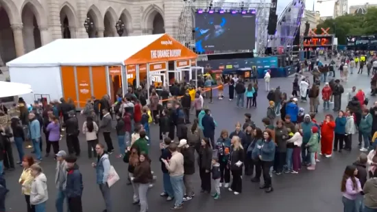 S jedne strane zabava, s druge policija i prosvjedi: &Scaron;to kažu ljudi na ulicama Beča?