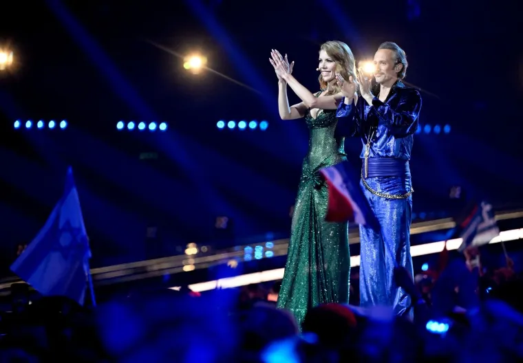 Ovo se zove haljina za finale: Voditeljica Victoria Swarovski odu&scaron;evila u uskoj kombinaciji