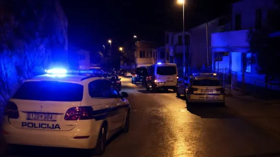 Ubojica iz Drni&scaron;a bio je 'tempirana bomba': Mladić (19) kojega je ubio dostavljao mu je hranu?