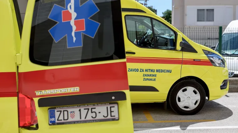U naletu automobila te&scaron;ko ozlijeđena djevojčica u Biogradu: Oglasila se policija