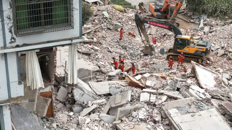 Dvoje mrtvih u potresu u Kini: Spasioci pretražuju ru&scaron;evine, tisuće morale napustiti domove