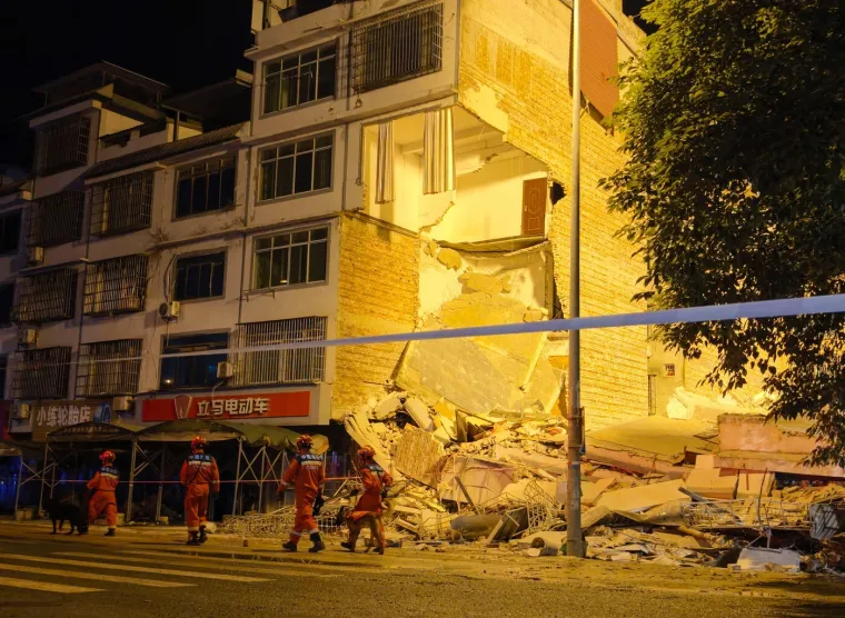 Dvoje mrtvih u potresu u Kini: Spasioci pretražuju ru&scaron;evine, tisuće morale napustiti domove