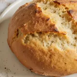 Recept za jednostavan kruh iz friteze na vrući zrak za koji vam trebaju samo dva sastojka