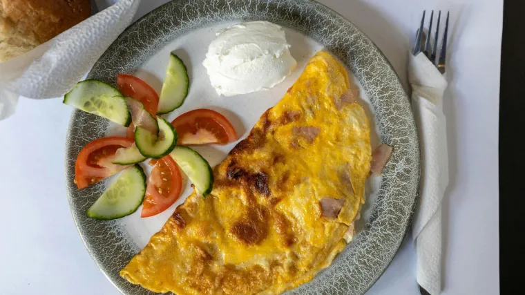 Tajna savr&scaron;enog omleta: Kuhari otkrili ključan korak koji ga pretvara u slasan obrok