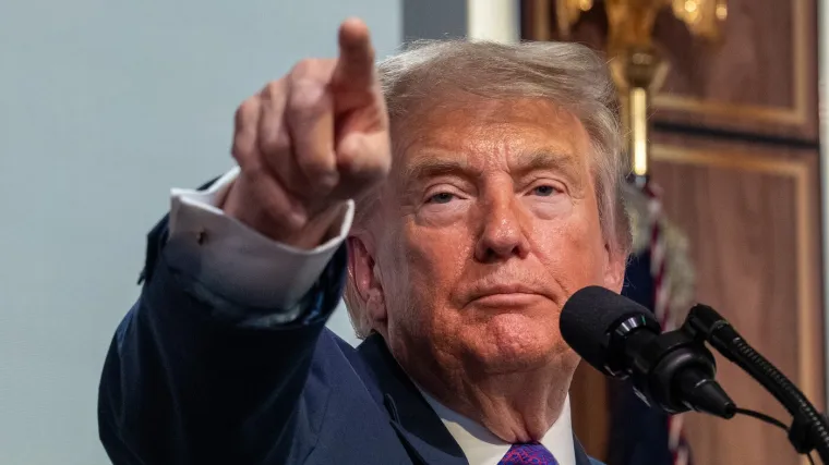 Novi obrat na Bliskom istoku! Trump: 'Zamolili su me da odgodim vojni napad na Iran'