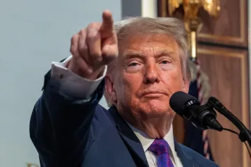 Novi obrat na Bliskom istoku! Trump: 'Zamolili su me da odgodim vojni napad na Iran'