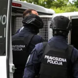 Vi&scaron;estruki ubojica Srđan Mlađan u pratnji dugih cijevi stigao u Varaždin