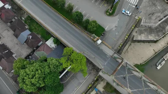 Nove snimke dronom uru&scaron;enog mosta na graničnom prijelazu Stara Gradi&scaron;ka