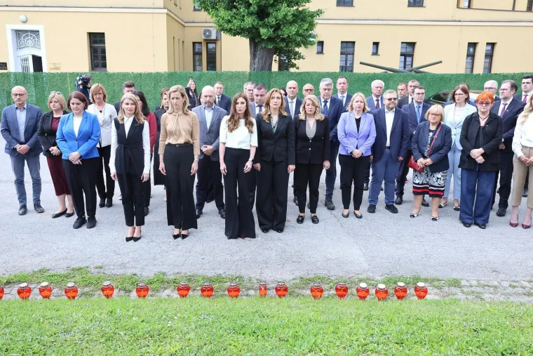HDZ na meti žestokih kritika: 'Obukli ste velike lopovske cipele Ive Sanadera'