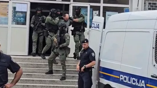 Pod fantomkama i s dugim cijevima: Pogledajte kako su odveli ubojicu Luke