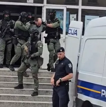 Pod fantomkama i s dugim cijevima: Pogledajte kako su odveli ubojicu Luke