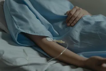 Porod poput noćne more: 'Vidjela sam jarku bijelu svjetlost. Mislila sam da sam umrla'