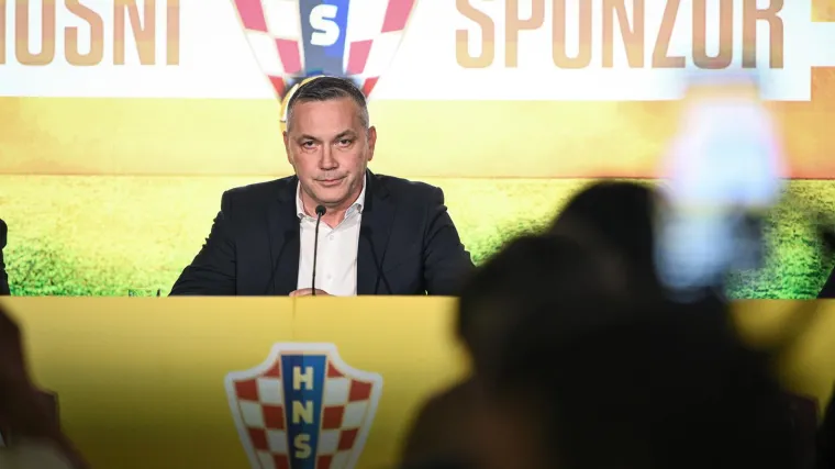 Kustić i službeno podnio ostavku