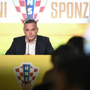 Kustić i službeno podnio ostavku