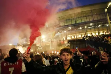 Navijači Arsenala preplavili ulice: Pogledajte &scaron;to se događalo nakon &scaron;to su Topnici osvojili titulu