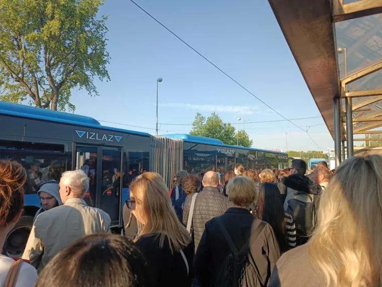 Nove gužve u Zagrebu, s okreti&scaron;ta ne voze tramvaji: 'Sad su pustili autobuse umjesto njih...'