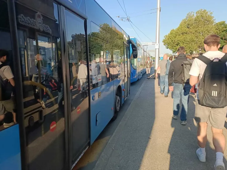 Nove gužve u Zagrebu, s okreti&scaron;ta ne voze tramvaji: 'Sad su pustili autobuse umjesto njih...'