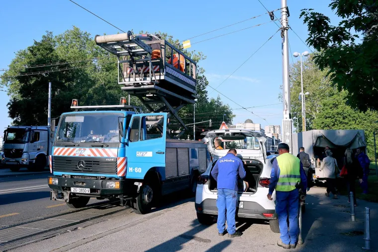 Nove gužve u Zagrebu, s okreti&scaron;ta ne voze tramvaji: 'Sad su pustili autobuse umjesto njih...'