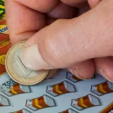 Nije znao da je milijuna&scaron;: U džepu starih hlača na&scaron;ao zgužvani papirić koji mu je promijenio život