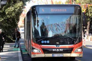 Ankici je autobus sletio u dvori&scaron;te, u njemu nije bilo ni vozača ni putnika: 'Čuli smo grmljavinu'