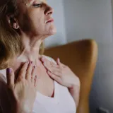 Zaboravljene zone prve odaju godine: Dermatolozi otkrivaju kako njegovati vrat i dekolte