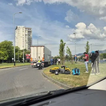 Kamion pokupio dostavljača na motociklu na Branimirovoj!