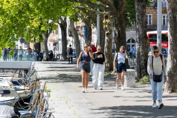 Sezona kratkih hlačica otvorena! Zgodne Riječanke u vrućim kombinacijama preuzele Korzo
