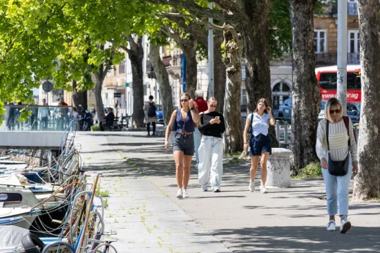Sezona kratkih hlačica otvorena! Zgodne Riječanke u vrućim kombinacijama preuzele Korzo