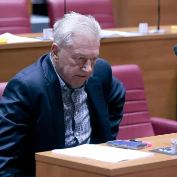 Žestoke reakcije nakon Ostojićeve objave o Drni&scaron;u: 'Najgore le&scaron;inarenje u povijesti Sabora!'