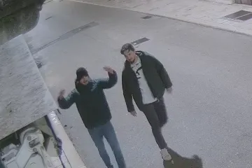 Policija traži ova dva mladića: Kamera ih snimila oko 3.50 sati, evo &scaron;to su napravili