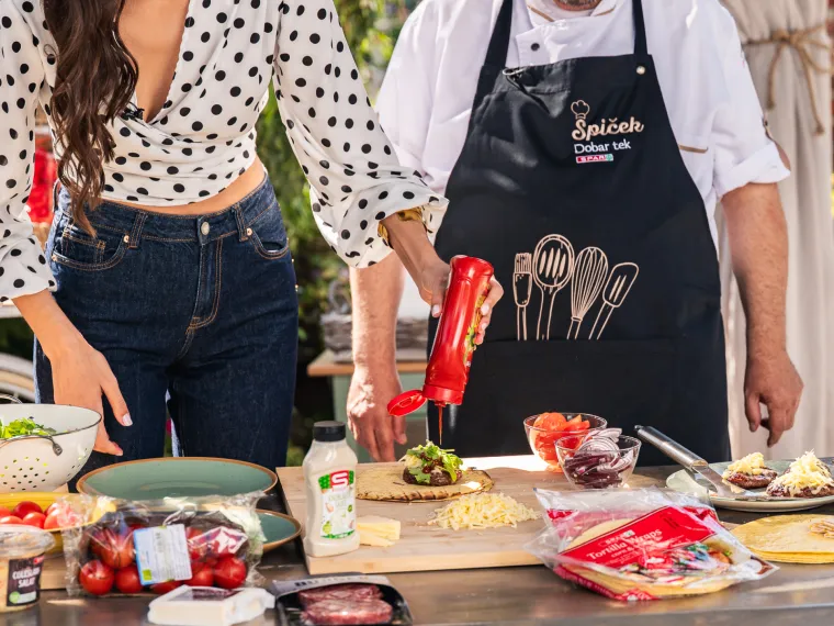 Burger, tortilje i dobra ekipa: Laura Gnjatović stiže u nove BBQ majstorije sa &Scaron;pičekom
