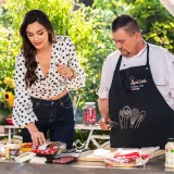 Burger, tortilje i dobra ekipa: Laura Gnjatović stiže u nove BBQ majstorije sa &Scaron;pičekom