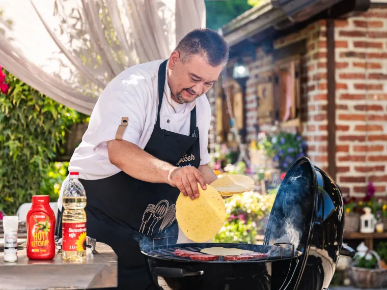 &Scaron;piček i Laura Gnjatović pripremali BBQ Burger &amp; Tortilla set, a jedan trenutak ukrao je show