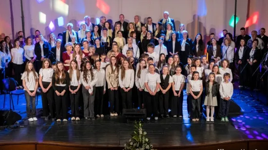 Spektakl duhovne glazbe u Metkoviću: Prepuna dvorana i odu&scaron;evljena publika na koncertu 'Za srce i du&scaron;u'